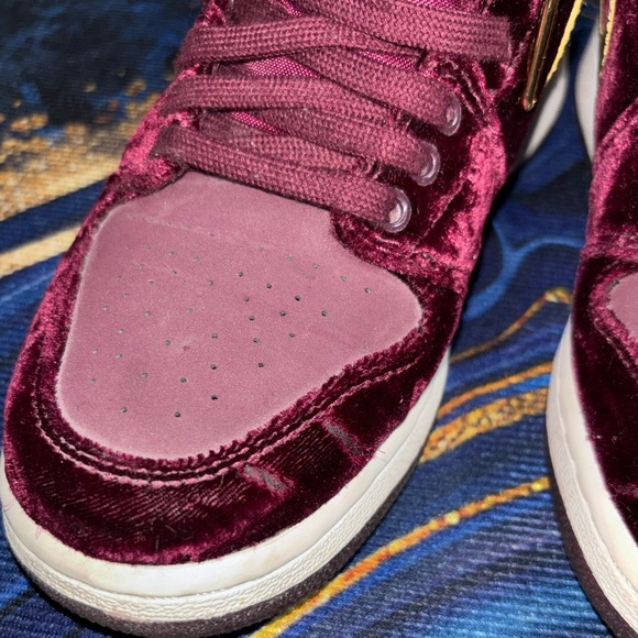 Jordan 1’s - Picture 2 of 8